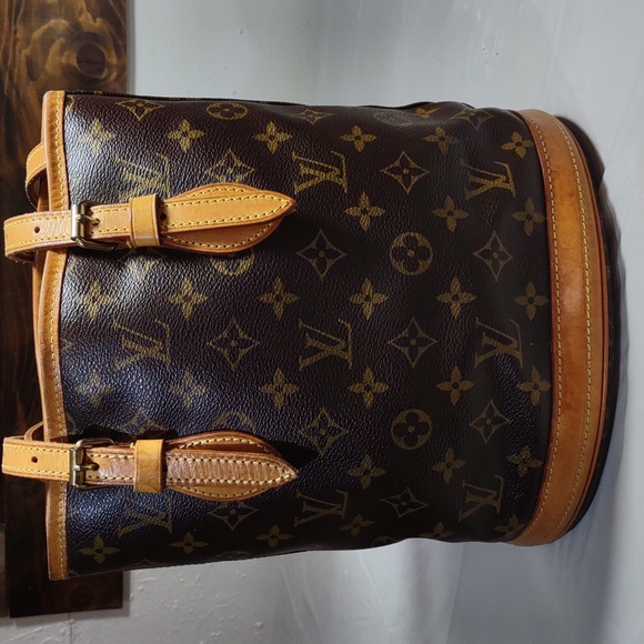 Gorgeous 😍 Authentic Louis Vuitton Bucket Bag - Picture 12 of 14